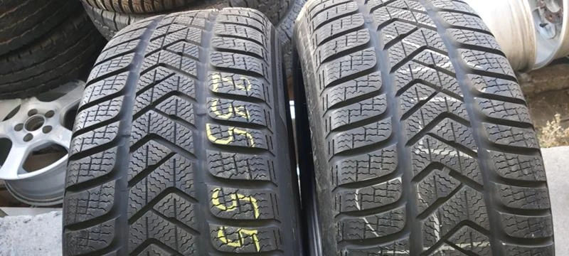 Гуми Зимни 235/55R17, снимка 1 - Гуми и джанти - 35124802