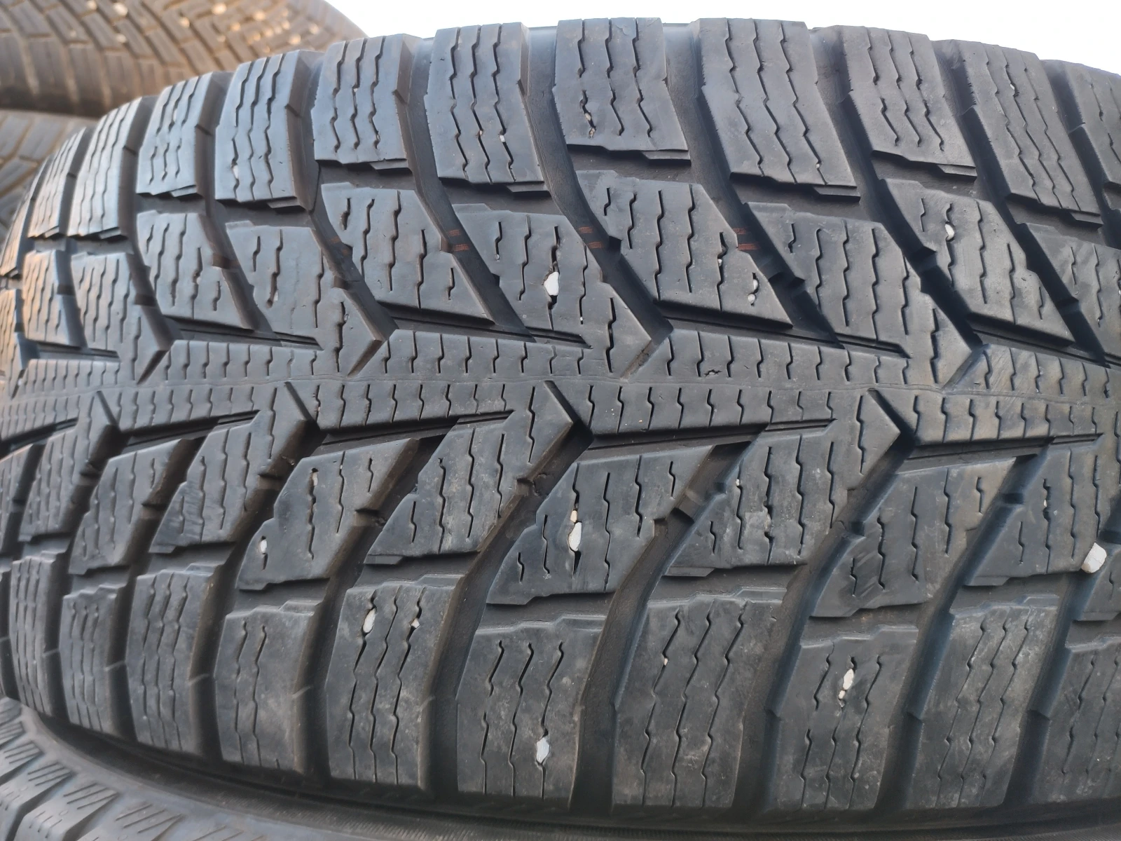 Гуми Зимни 235/65R16, снимка 3 - Гуми и джанти - 53965905