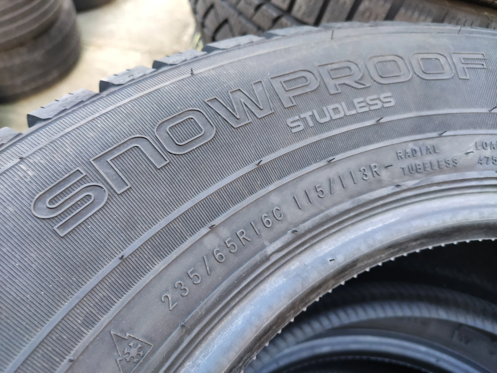 Гуми Зимни 235/65R16, снимка 9 - Гуми и джанти - 53965905