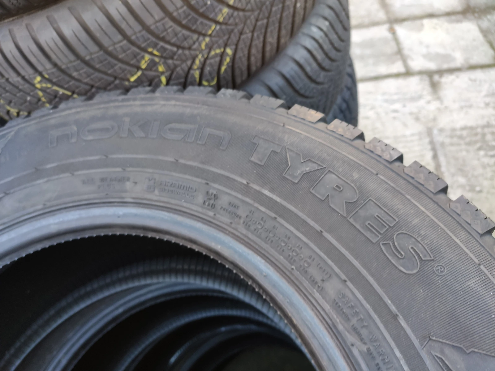 Гуми Зимни 235/65R16, снимка 7 - Гуми и джанти - 53965905