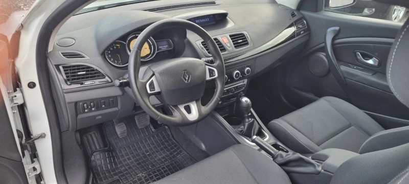 Renault Megane, снимка 9 - Автомобили и джипове - 37942806