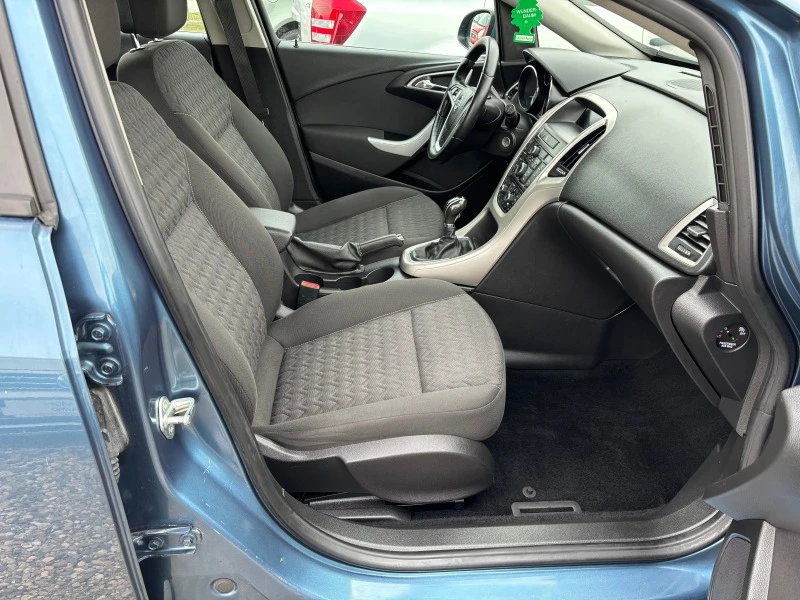 Opel Astra 1.4 i, снимка 13 - Автомобили и джипове - 45022731