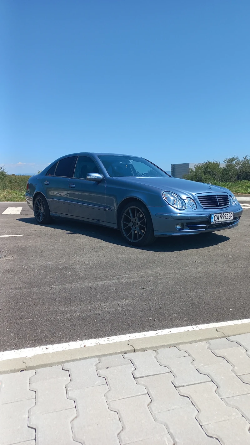 Mercedes-Benz E 220 AVANTGARDE, снимка 1 - Автомобили и джипове - 48838427