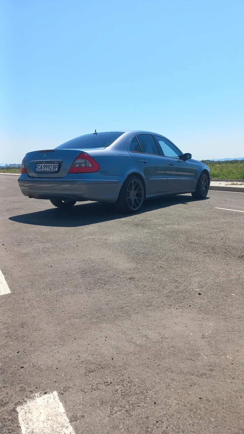 Mercedes-Benz E 220 AVANTGARDE, снимка 3 - Автомобили и джипове - 48838427