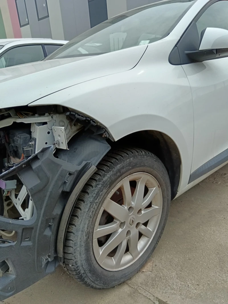 Renault Megane Комби, снимка 3 - Автомобили и джипове - 52330773