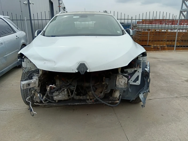 Renault Megane Комби, снимка 4 - Автомобили и джипове - 52330773