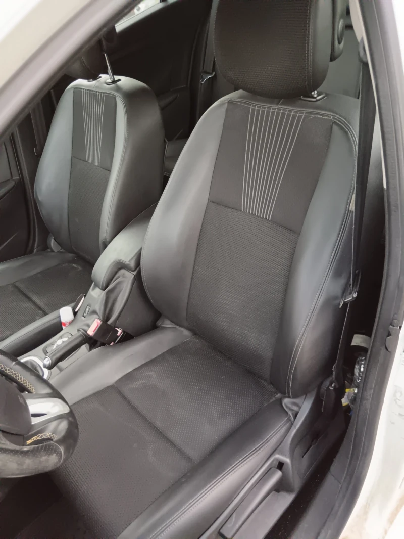 Renault Megane Комби, снимка 5 - Автомобили и джипове - 52330773