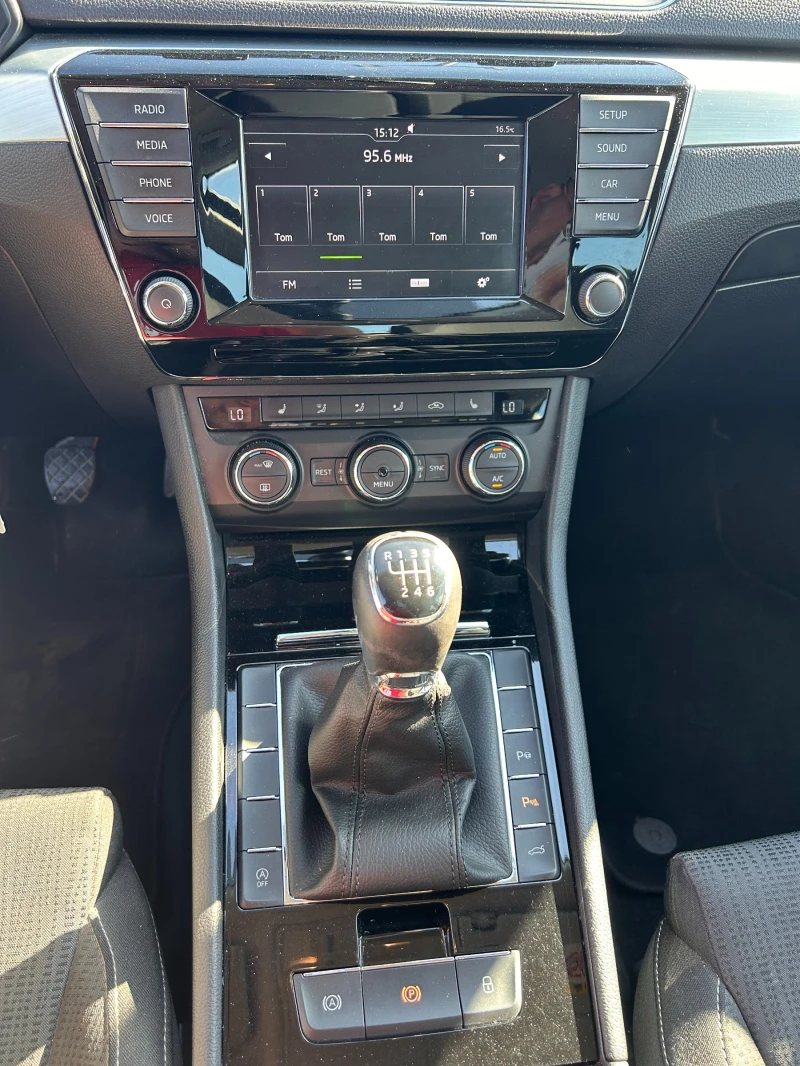 Skoda Superb 1.4TSI NAVI EURO 6, снимка 13 - Автомобили и джипове - 50166561