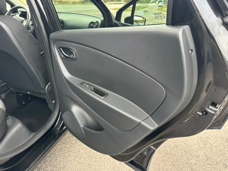 Renault Captur 1.5 dci, снимка 7 - Автомобили и джипове - 52187316