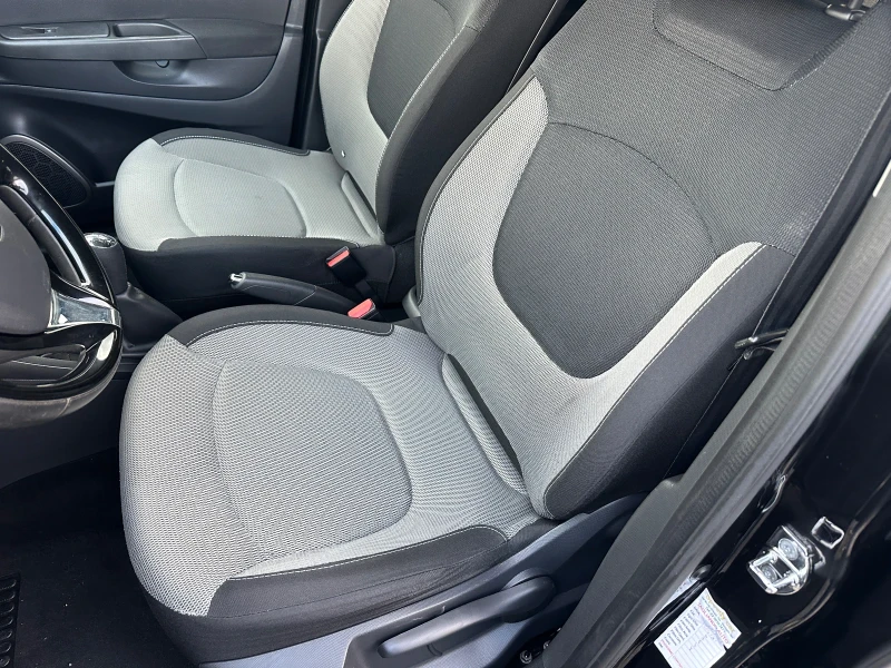 Renault Captur 1.5 dci, снимка 10 - Автомобили и джипове - 52187316