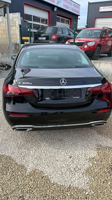 Mercedes-Benz E 300 E300e, снимка 4 - Автомобили и джипове - 53681165