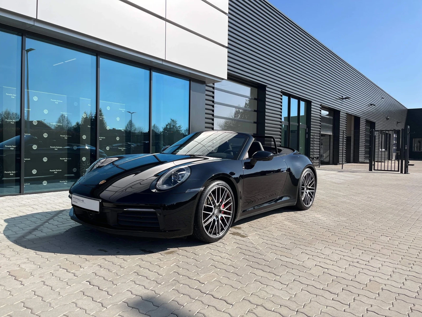 Porsche 911 Carrera 4S Cabriolet - изображение 4