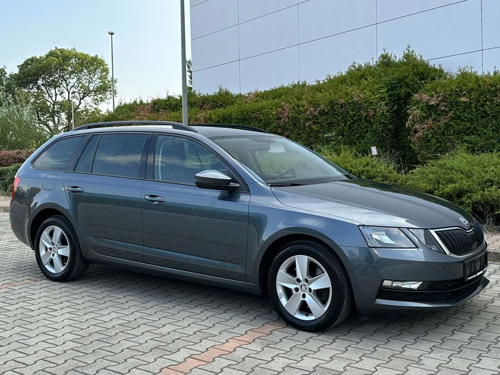 Skoda Octavia TDI/4x4/ DSG/ Швейцария - изображение 3