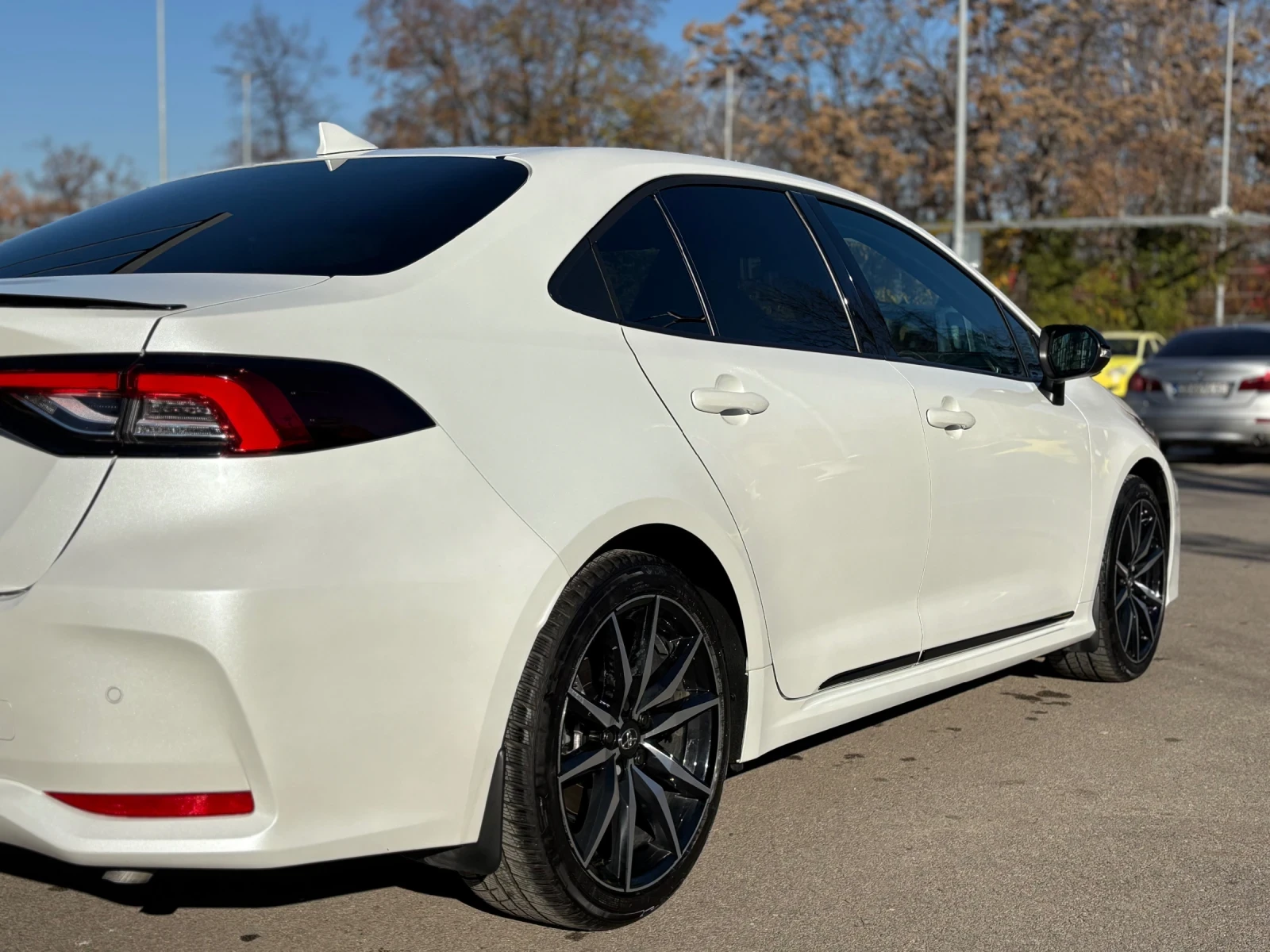 Toyota Corolla 1.8 GR SPORT, снимка 5 - Автомобили и джипове - 54155596