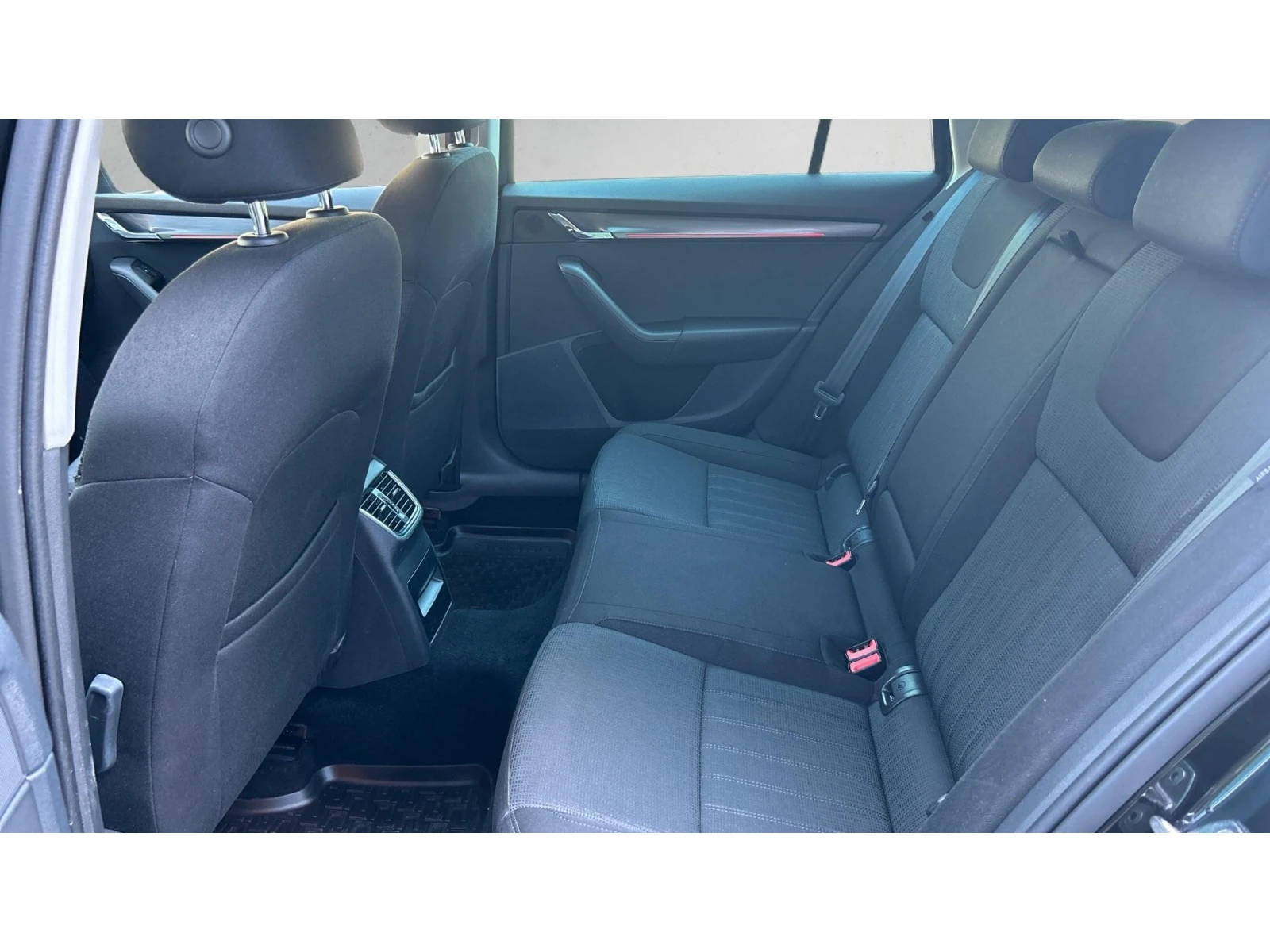 Skoda Octavia 2.0 TDi  DSG, Месечна вноска от 280  , снимка 11 - Автомобили и джипове - 54818674