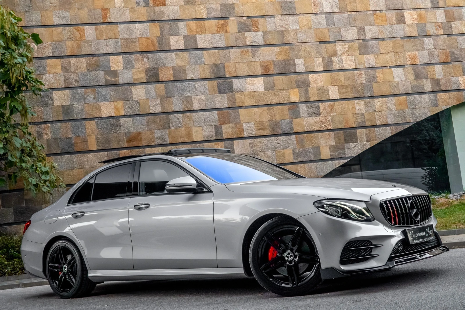 Mercedes-Benz E 220 d* AMG* EXCLUSIVE* PANO* 3xTV, снимка 7 - Автомобили и джипове - 56156510