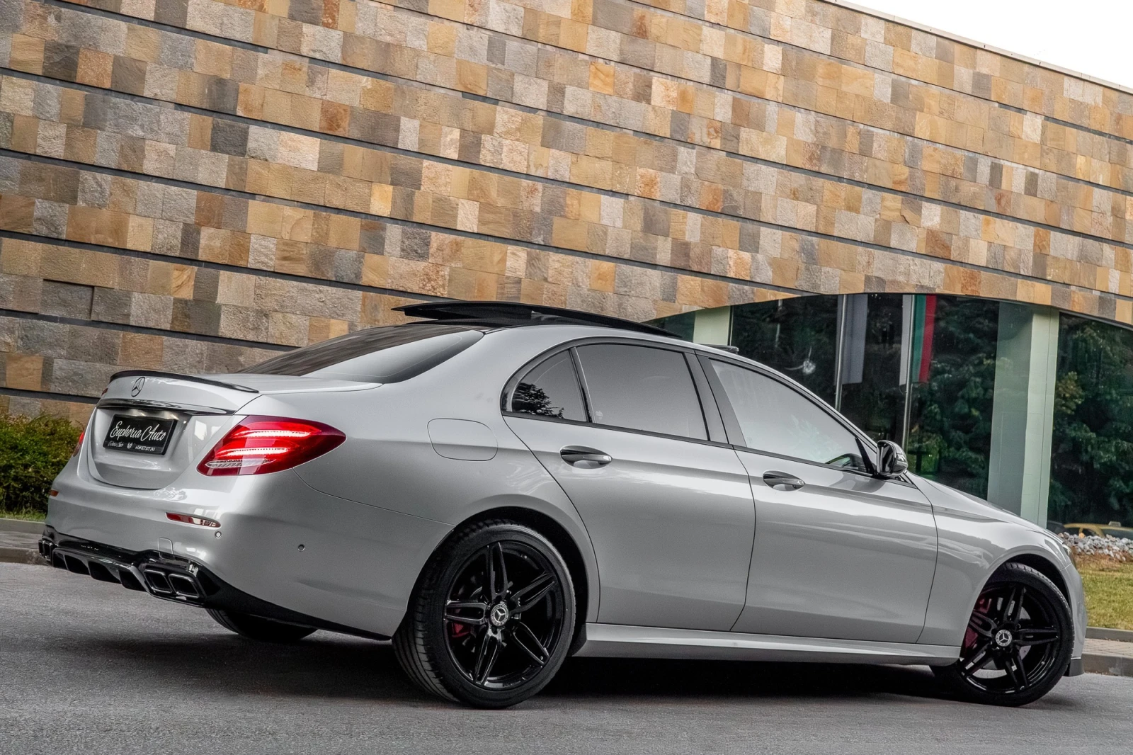 Mercedes-Benz E 220 d* AMG* EXCLUSIVE* PANO* 3xTV, снимка 5 - Автомобили и джипове - 56156510