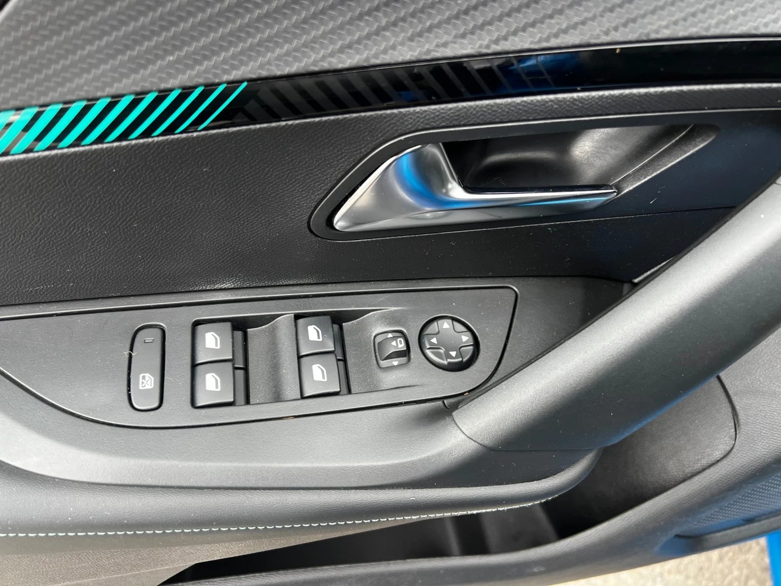 Peugeot 2008 23 година ALLURE FULL, снимка 9 - Автомобили и джипове - 56269794