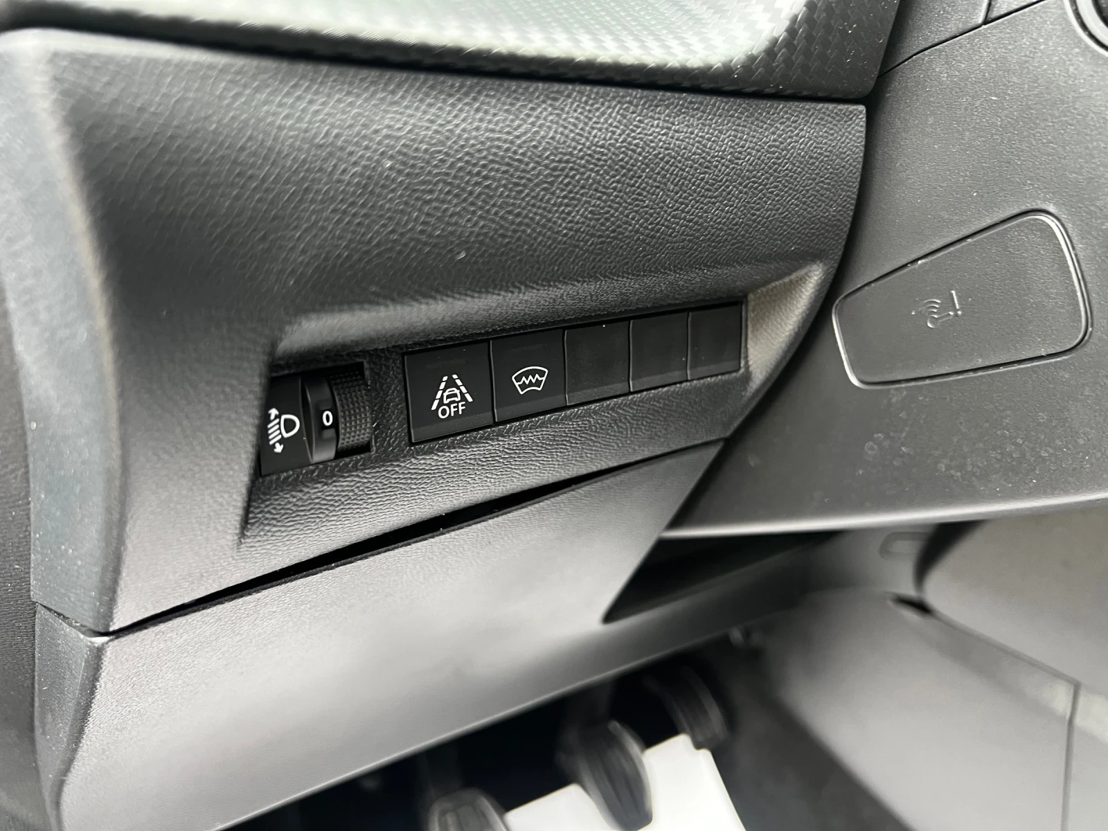 Peugeot 2008 23 година ALLURE FULL, снимка 10 - Автомобили и джипове - 56269794