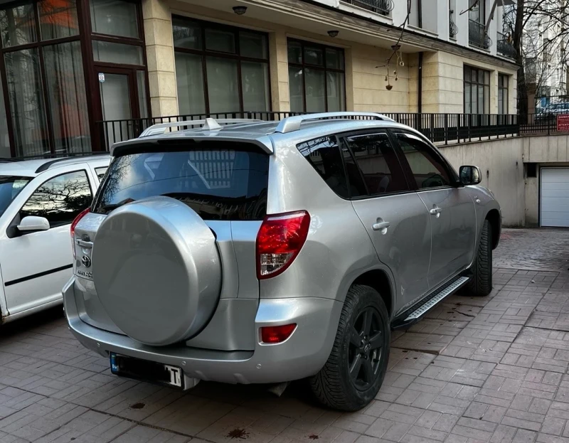 Toyota Rav4, снимка 4 - Автомобили и джипове - 49171493