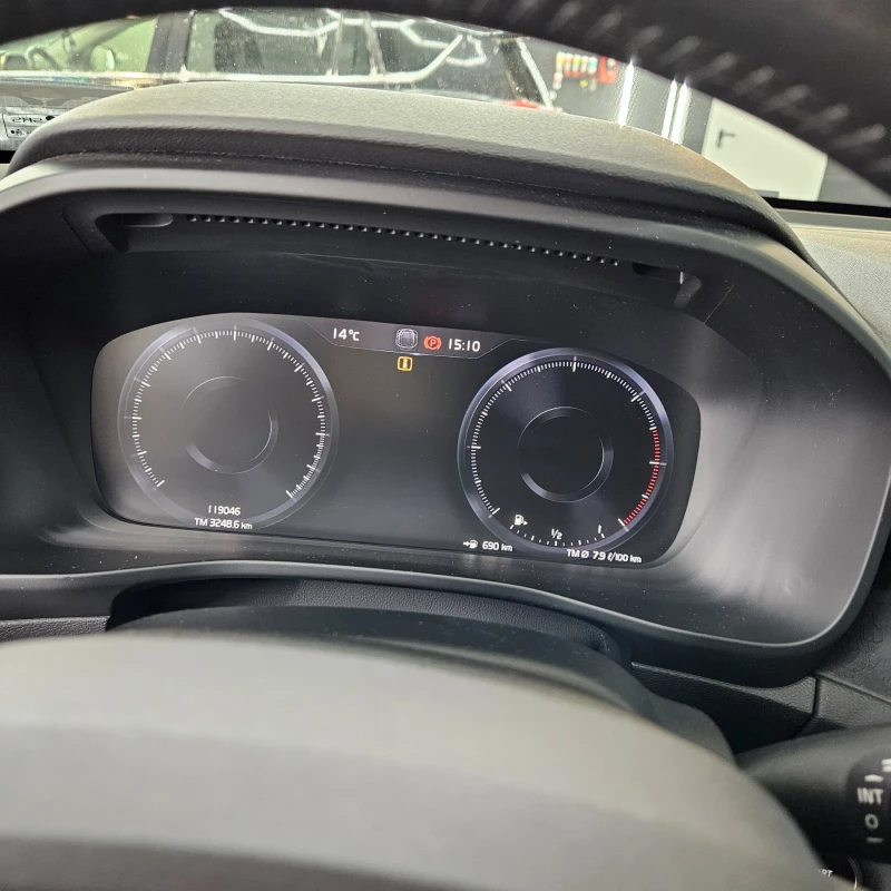 Volvo XC40, снимка 10 - Автомобили и джипове - 52565627