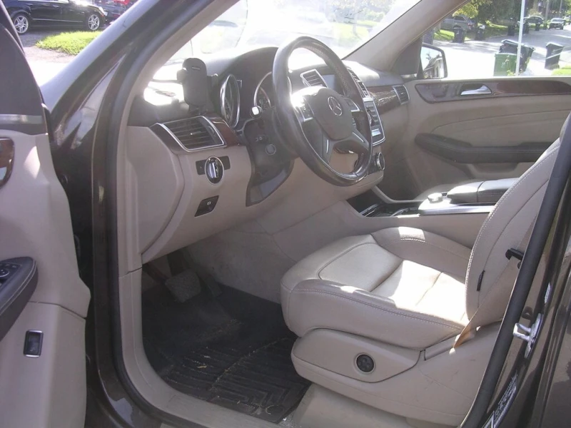 Mercedes-Benz ML * 4MATIC 4dr 350 BlueTEC NEW TIRES NEW BRAKES * CA, снимка 6 - Автомобили и джипове - 52929798