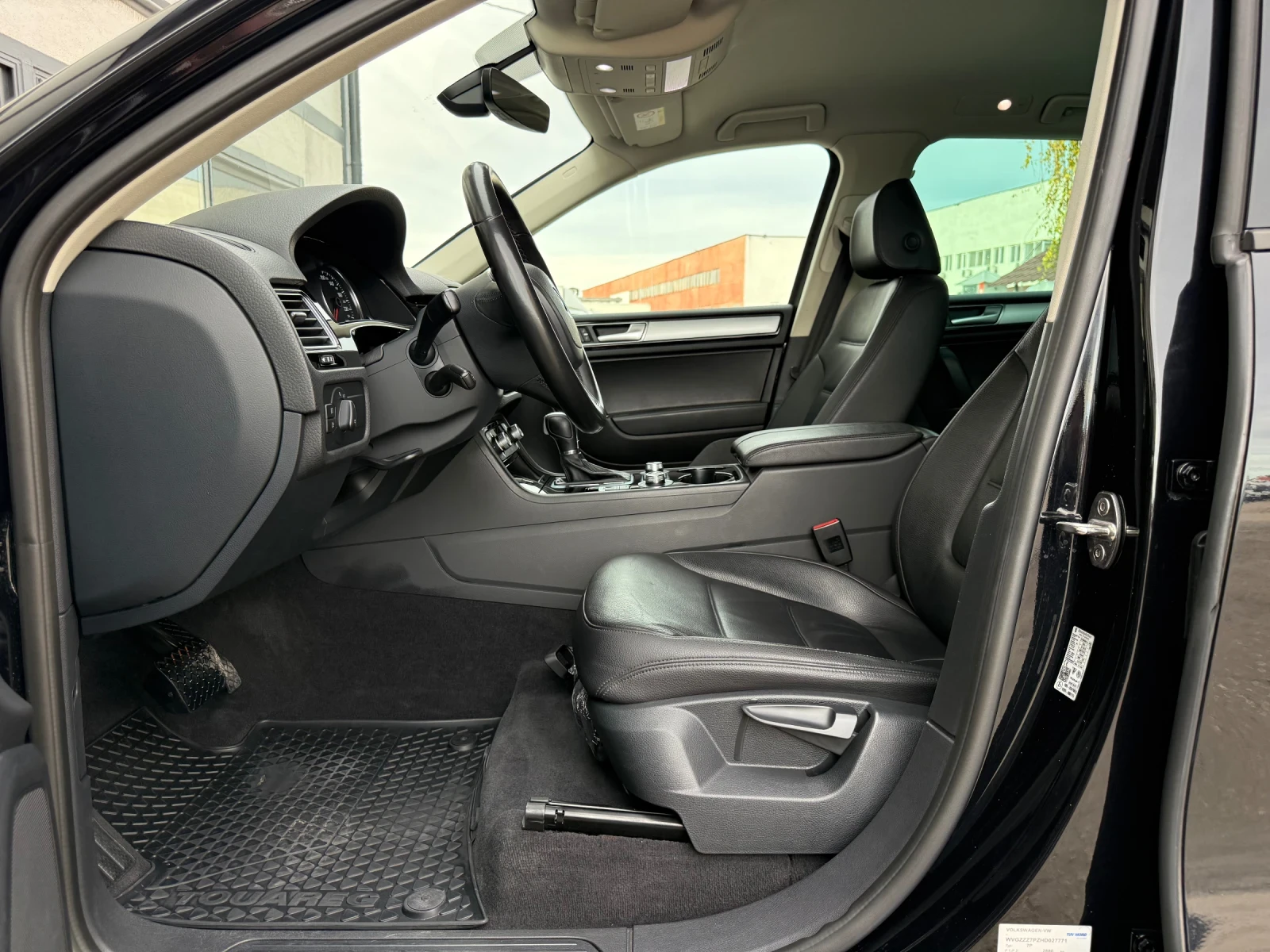 VW Touareg N1 - изображение 9