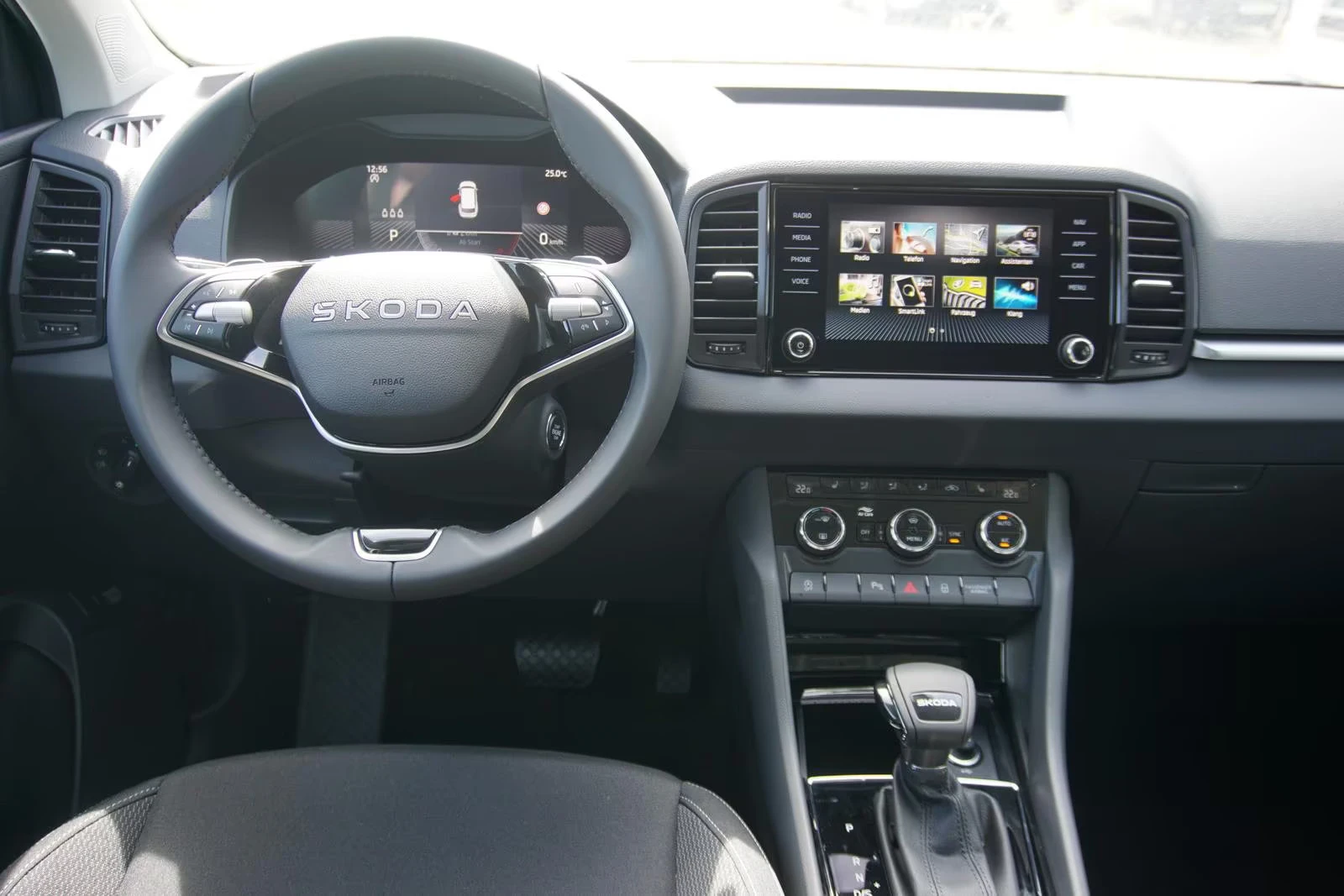 Skoda Karoq 1.5TSI/150HP/SELECT/DSG/AHK/CAM/NAVI/CPLAY/261q, снимка 7 - Автомобили и джипове - 54429145
