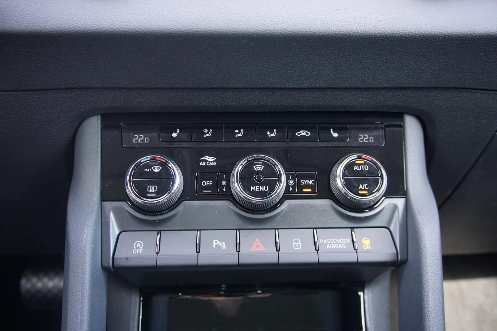 Skoda Karoq 1.5TSI/150HP/SELECT/DSG/AHK/CAM/NAVI/CPLAY/261q, снимка 11 - Автомобили и джипове - 54429145