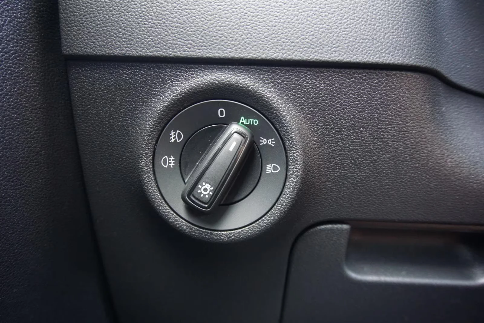 Skoda Karoq 1.5TSI/150HP/SELECT/DSG/AHK/CAM/NAVI/CPLAY/261q, снимка 14 - Автомобили и джипове - 54429145