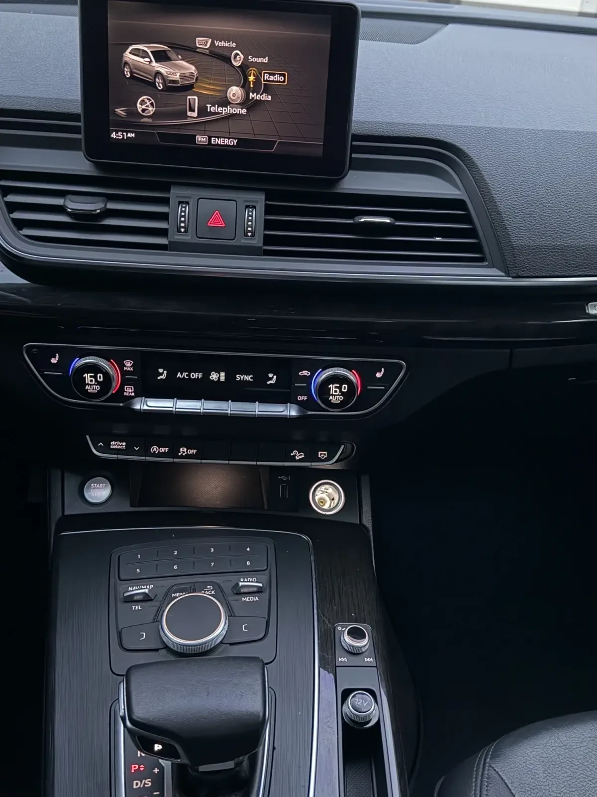 Audi Q5 Premium, снимка 6 - Автомобили и джипове - 54512495