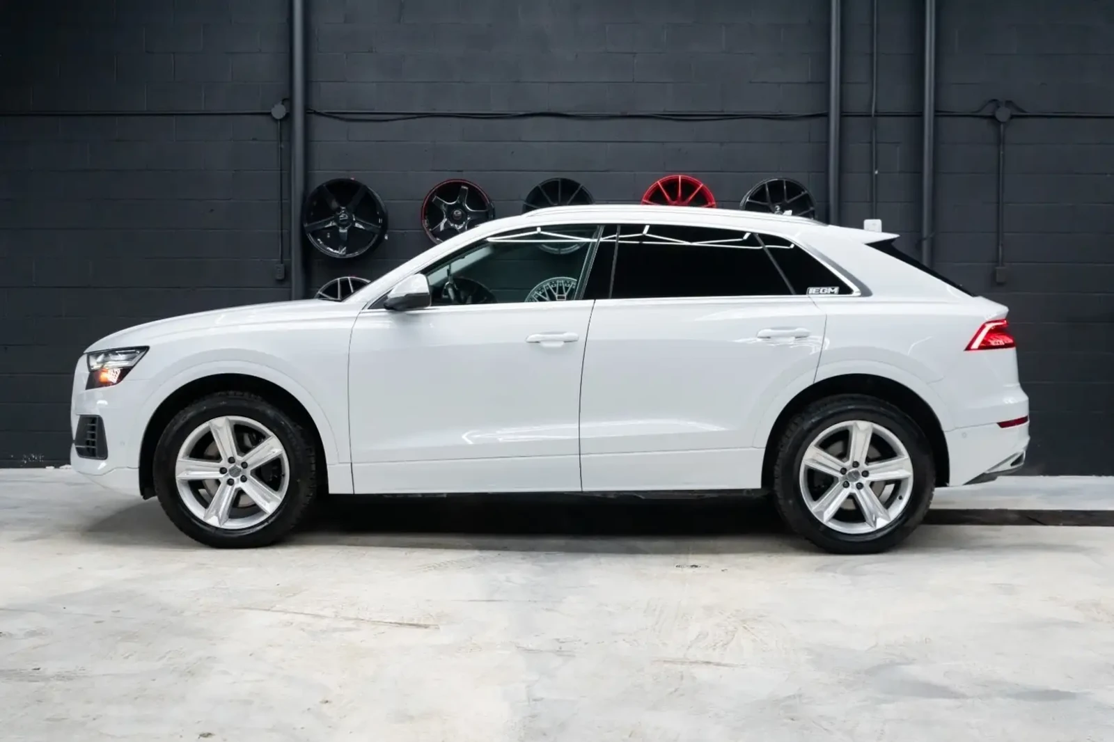 Audi Q8 55 TFSI CARFAX НАЛИЧЕН | 2019 | 106 993 км, снимка 3 - Автомобили и джипове - 56197209