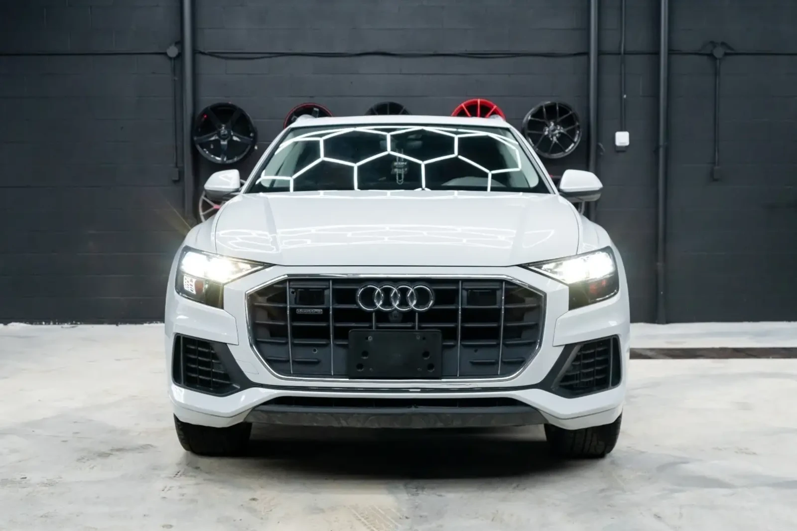 Audi Q8 55 TFSI CARFAX НАЛИЧЕН | 2019 | 106 993 км, снимка 4 - Автомобили и джипове - 56197209