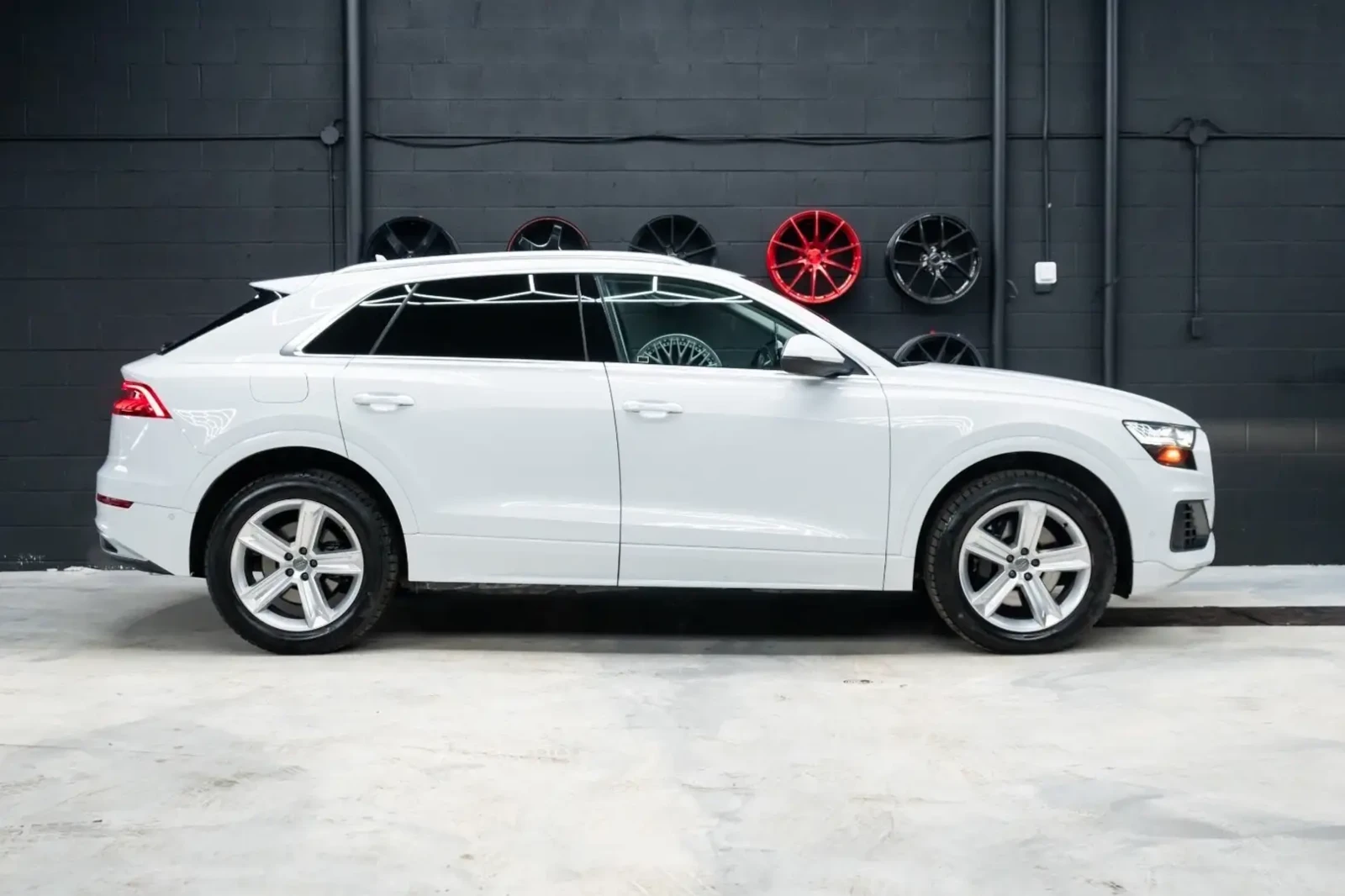 Audi Q8 55 TFSI CARFAX НАЛИЧЕН | 2019 | 106 993 км, снимка 2 - Автомобили и джипове - 56197209