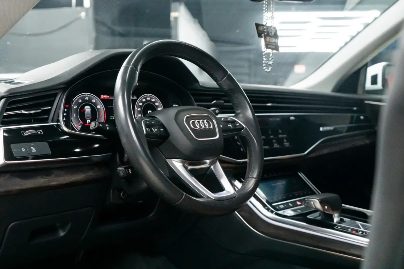 Audi Q8 55 TFSI CARFAX НАЛИЧЕН | 2019 | 106 993 км, снимка 8 - Автомобили и джипове - 56197209