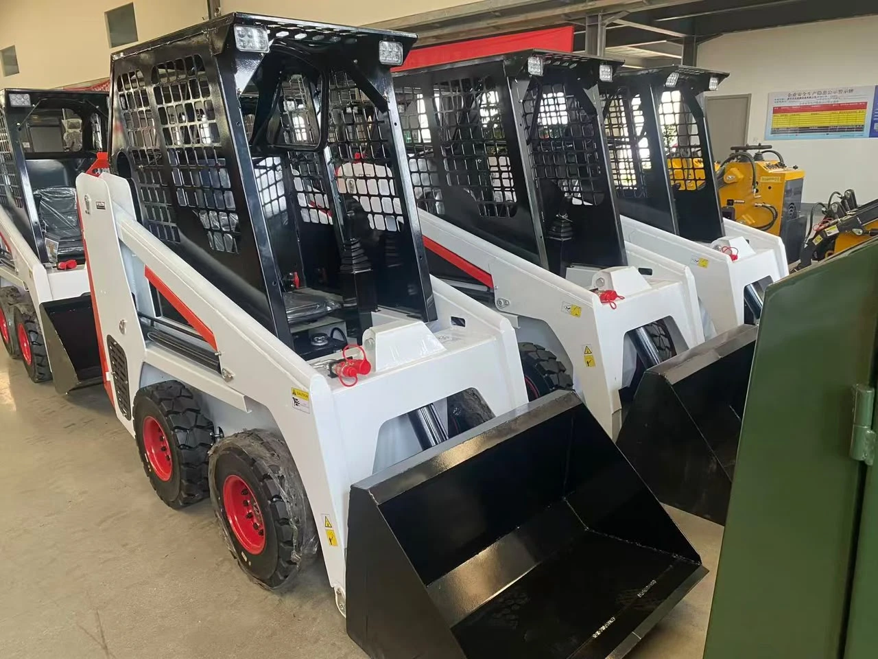 Мини челни товарачи Komatsu НОВИ   КИТАЙСКИ със Кубота мотор