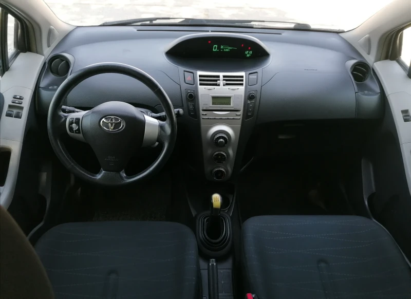 Toyota Yaris 1, 3vvt-i, navi, снимка 11 - Автомобили и джипове - 48412336