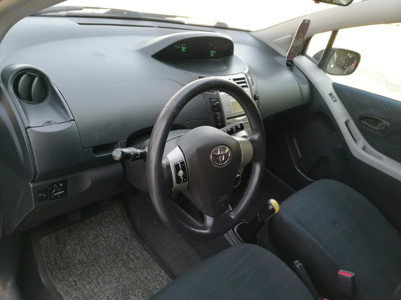 Toyota Yaris 1, 3vvt-i, navi, снимка 17 - Автомобили и джипове - 48412336