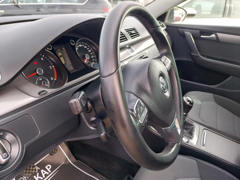 VW Passat 1.6 TDI/Bluemotion, снимка 8 - Автомобили и джипове - 48584805