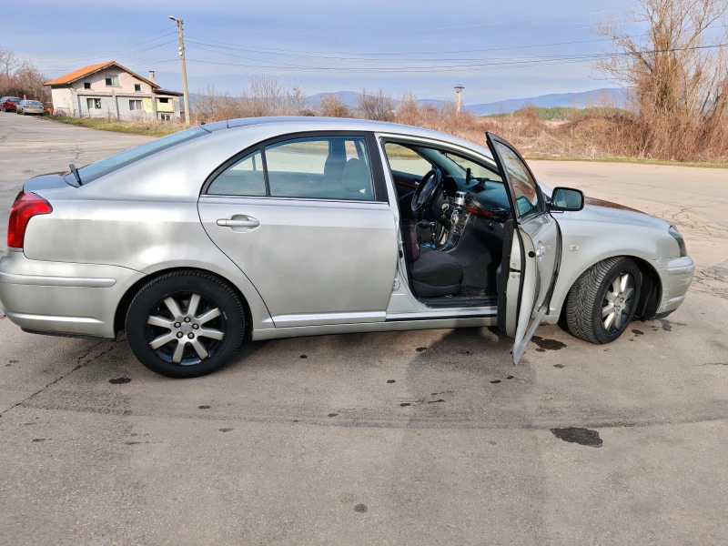 Toyota Avensis, снимка 11 - Автомобили и джипове - 48930711