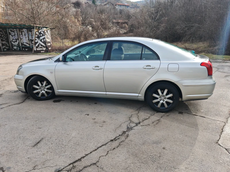 Toyota Avensis, снимка 6 - Автомобили и джипове - 48930711