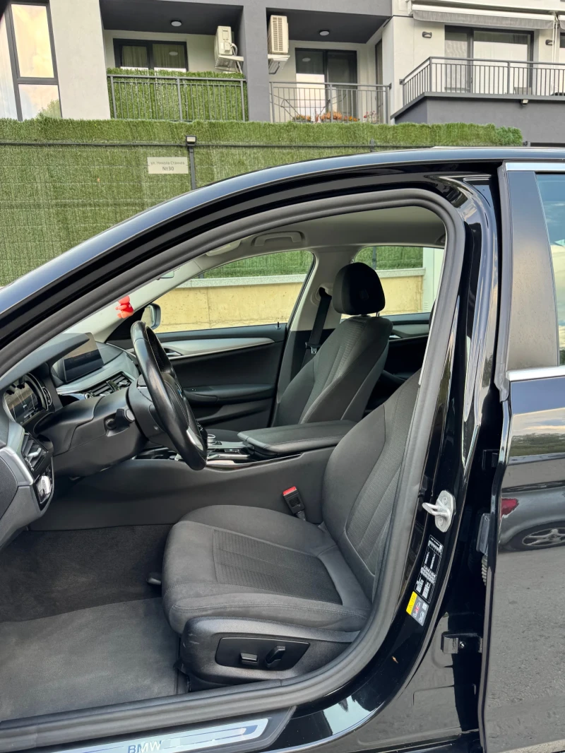 BMW 530 E plug-in hybrid, снимка 14 - Автомобили и джипове - 50646628