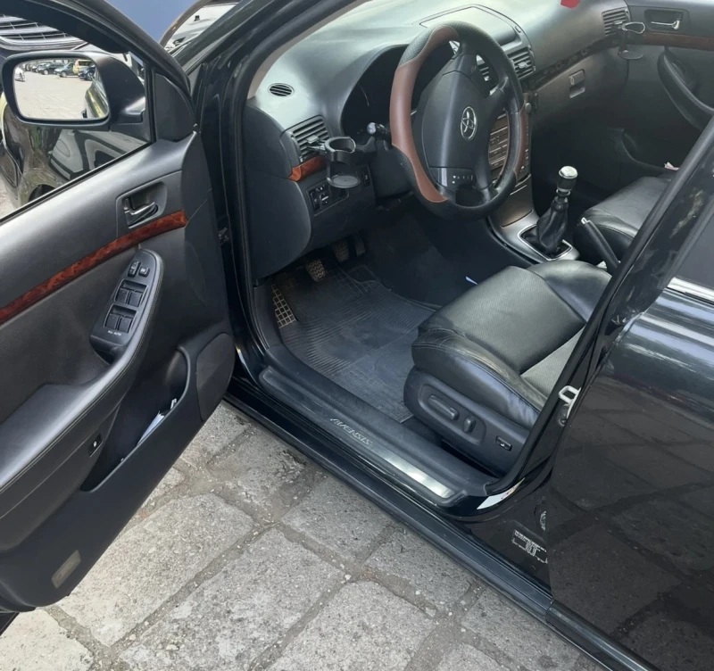 Toyota Avensis 2броя Навигация Рядка Версия със Всички Екстри , снимка 3 - Автомобили и джипове - 52046214