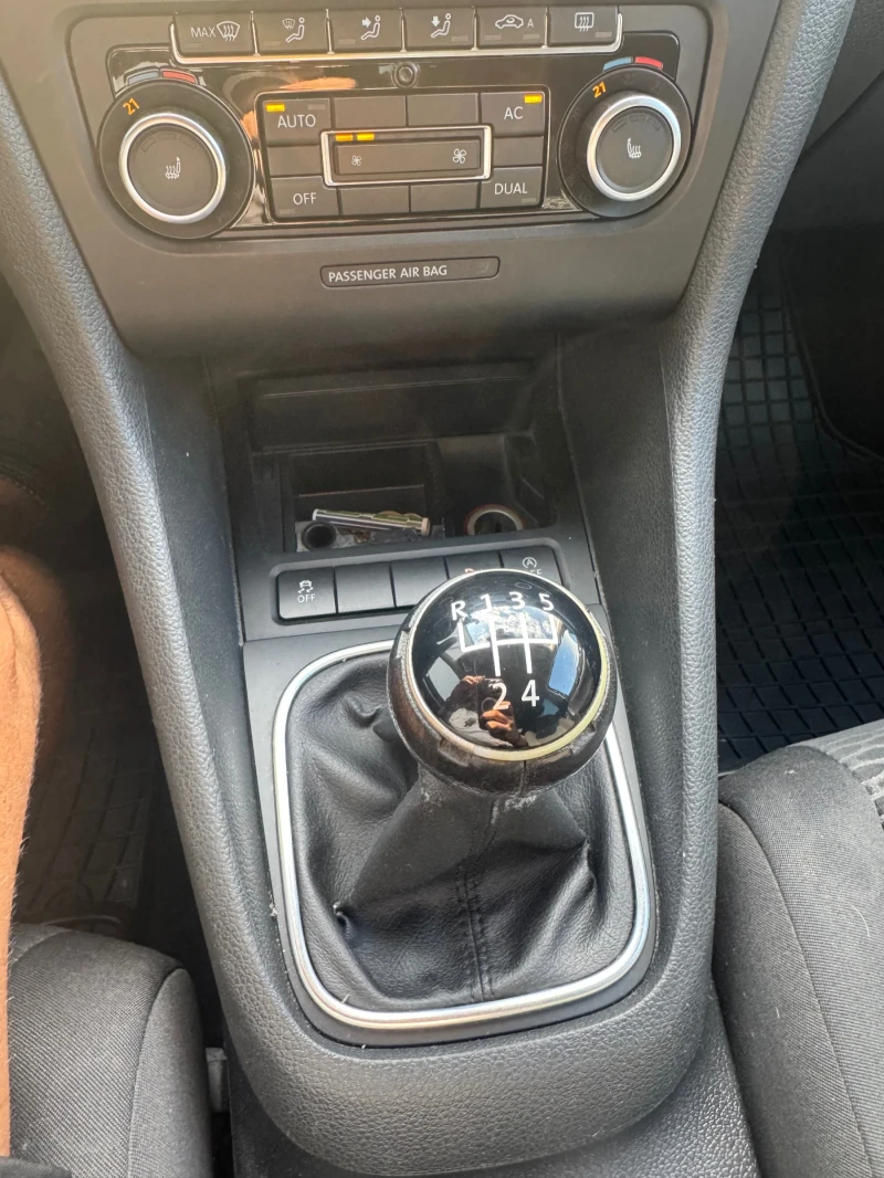 VW Golf 1.6 , снимка 11 - Автомобили и джипове - 51527312