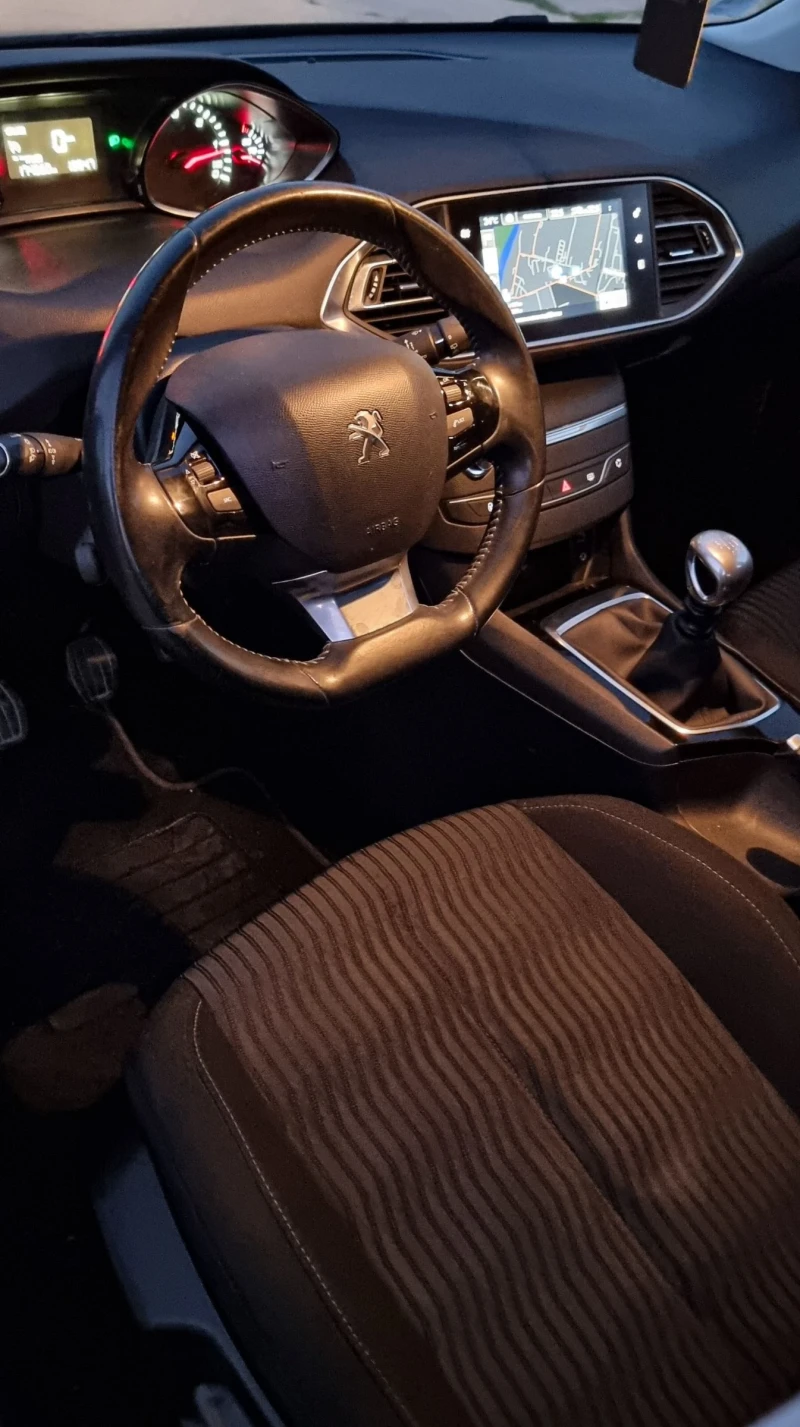 Peugeot 308 1.6 blue HDI Business Pack, снимка 14 - Автомобили и джипове - 51781880