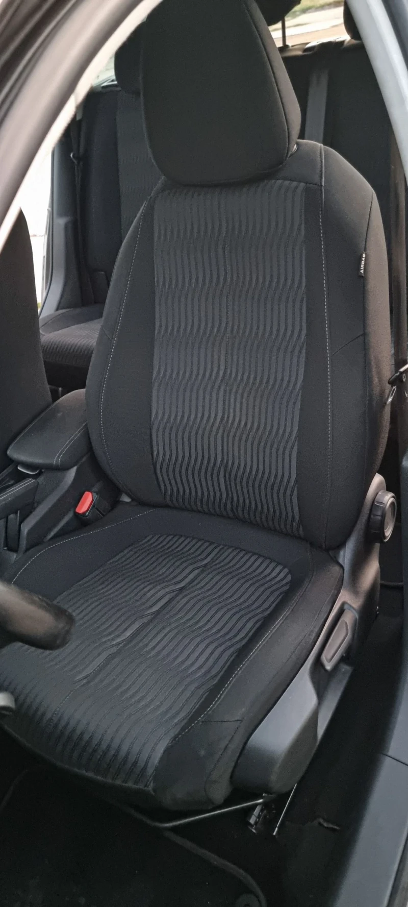 Peugeot 308 1.6 blue HDI Business Pack, снимка 10 - Автомобили и джипове - 51781880