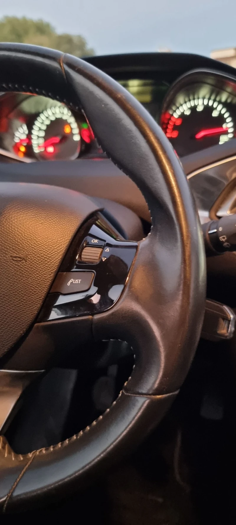 Peugeot 308 1.6 blue HDI Business Pack, снимка 9 - Автомобили и джипове - 51781880