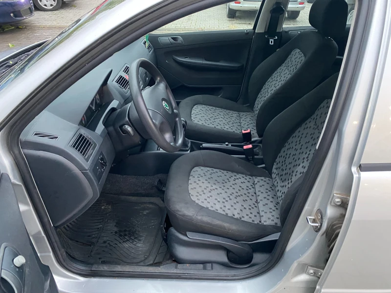 Skoda Fabia 1.4i 75к.с, снимка 10 - Автомобили и джипове - 52495022