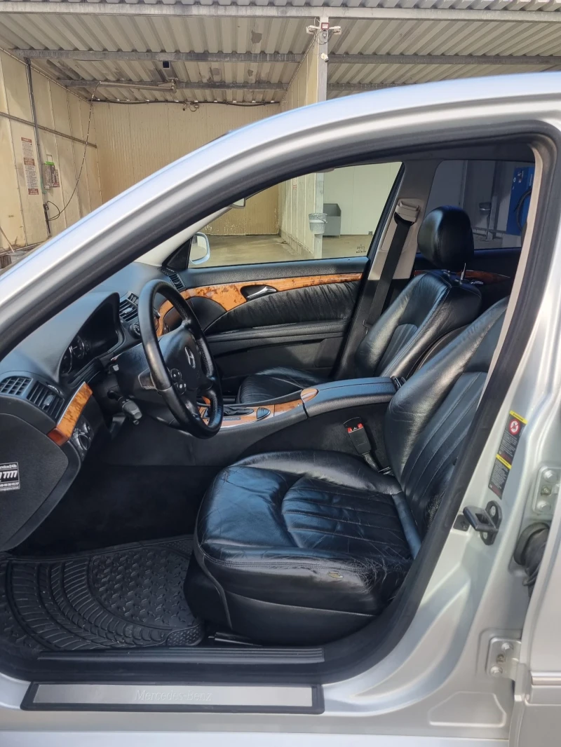 Mercedes-Benz E 320 E320 224к.с Avantgarde, снимка 9 - Автомобили и джипове - 52646383