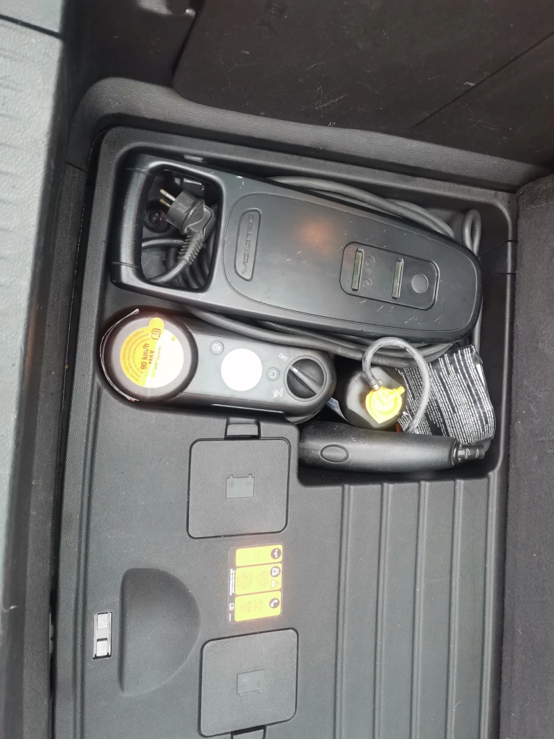 Chevrolet Volt Plug-in хибрид, снимка 17 - Автомобили и джипове - 53485736